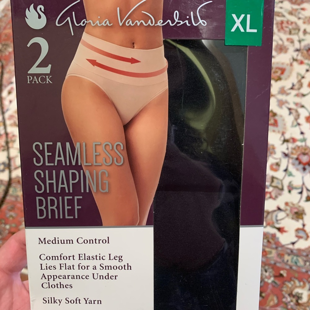 Gloria Vanderbilt XL undies